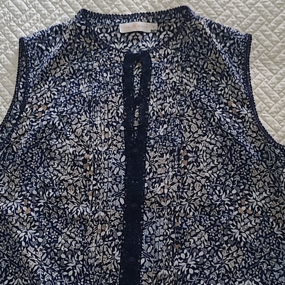 Beautiful Tory Burch Top, Size 8 - Picture 4 of 7